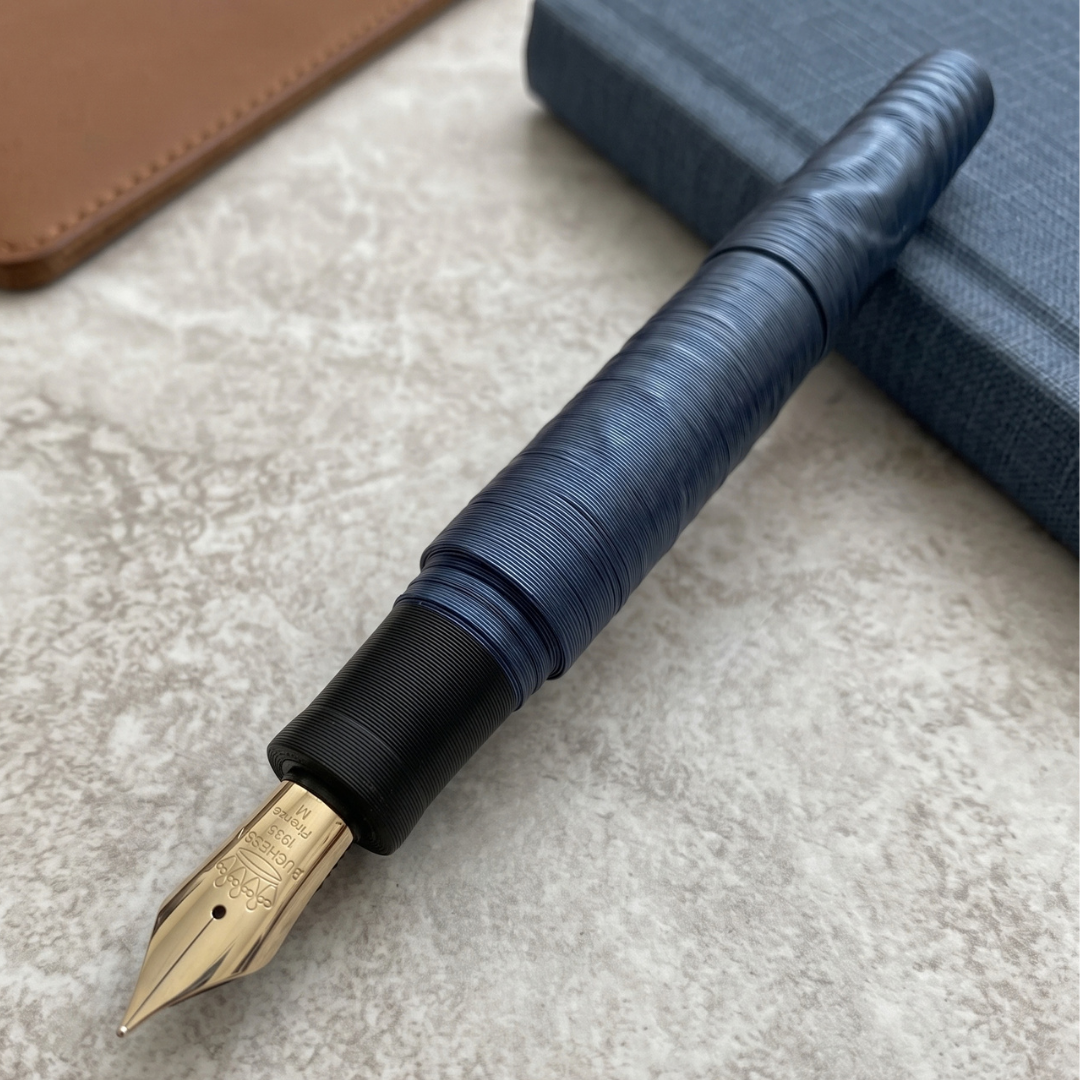 Penna Wave stilografica nel colore blu