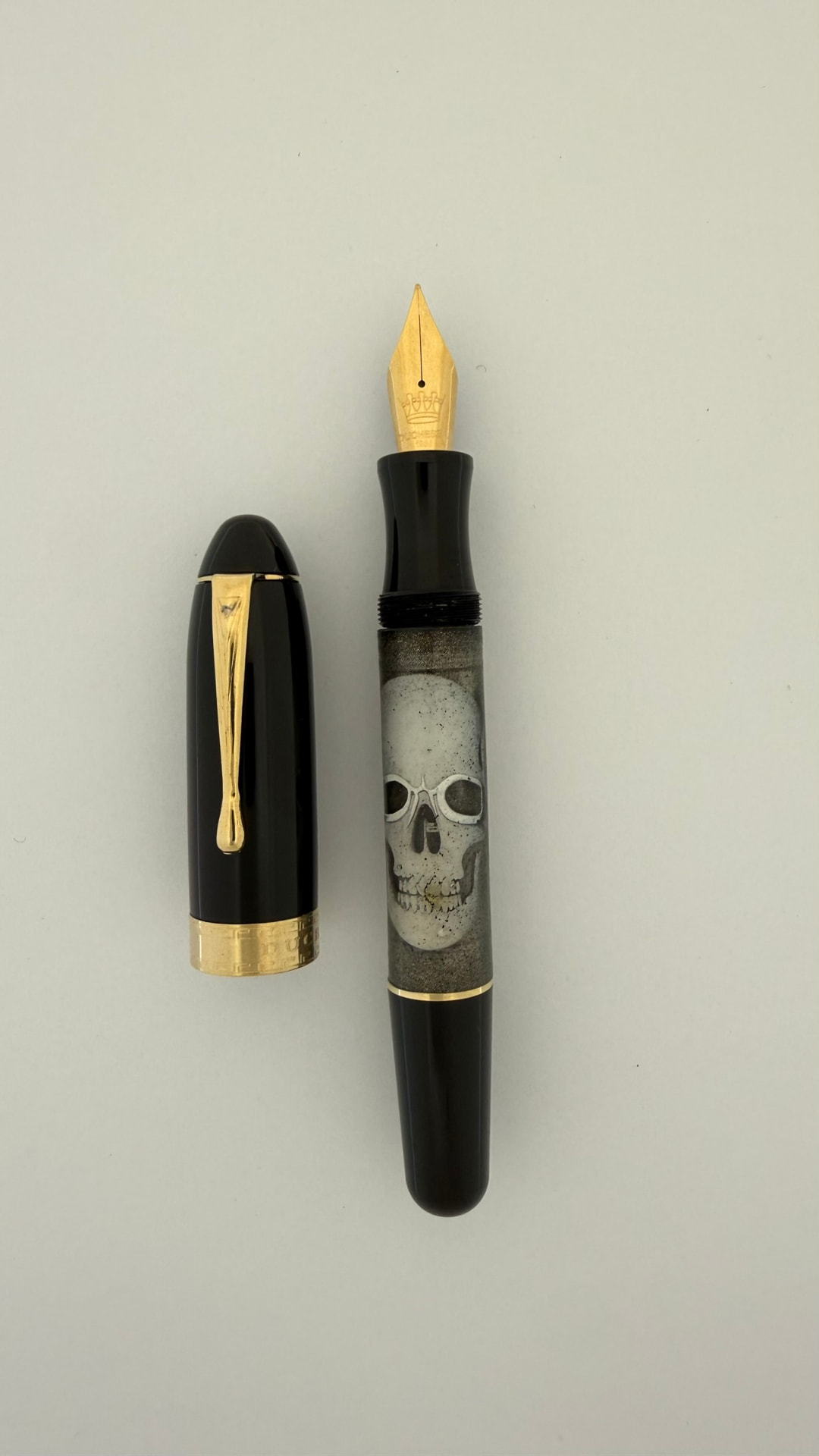 Stilografica Skull 05 con teschio dipinto a mano, esemplare unico