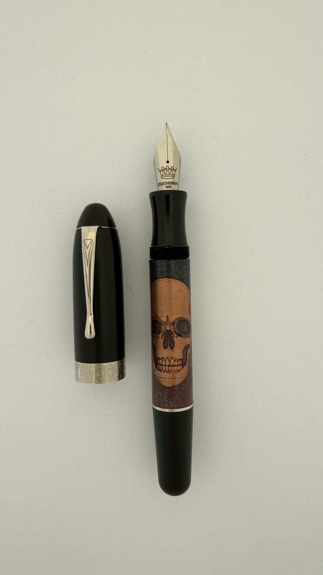 Stilografica Skull 03 con teschio dipinto a mano, esemplare unico