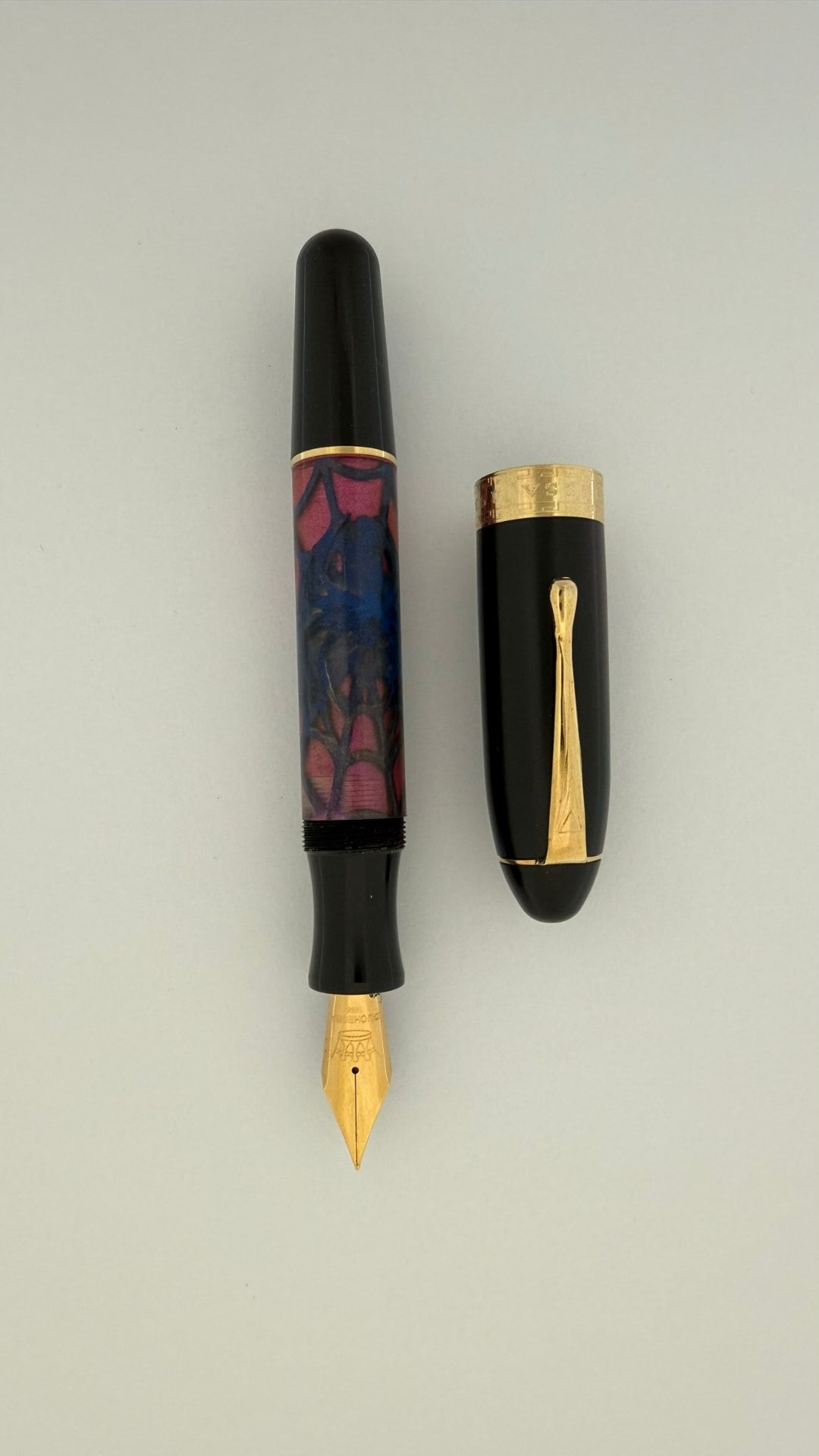 Stilografica Spider Oro 05 con ragno dipinto a mano, esemplare unico con finitura placcato oro