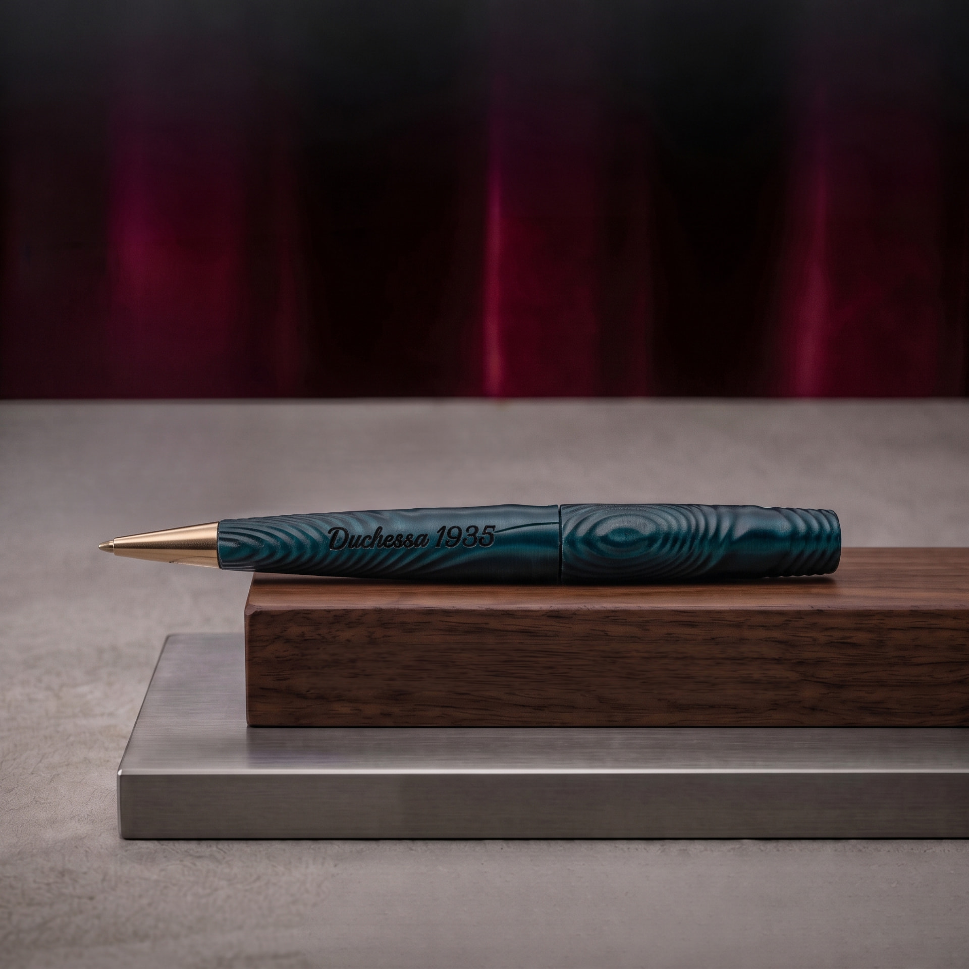 Penna Wave sfera nel colore blu navy