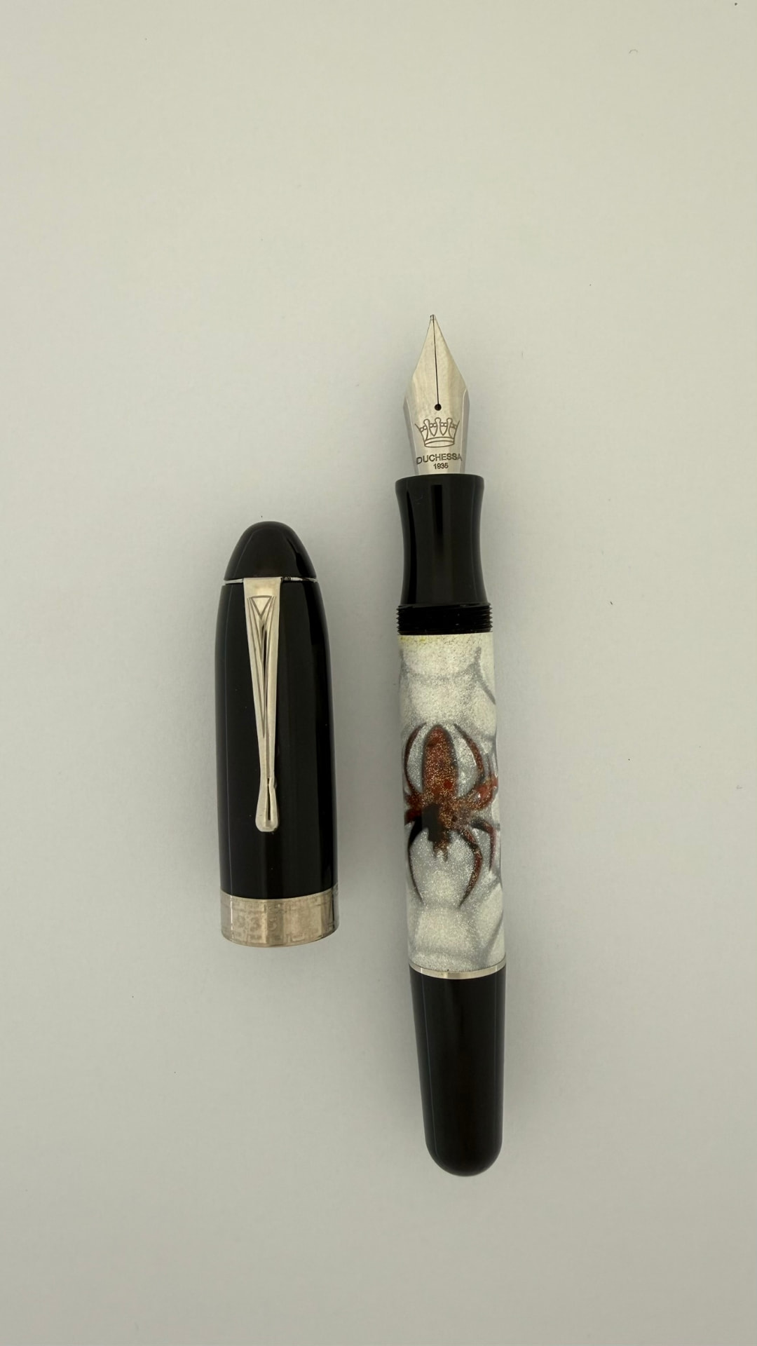 Stilografica Spider Palladio 04 con ragno dipinto a mano, esemplare unico con finitura palladio